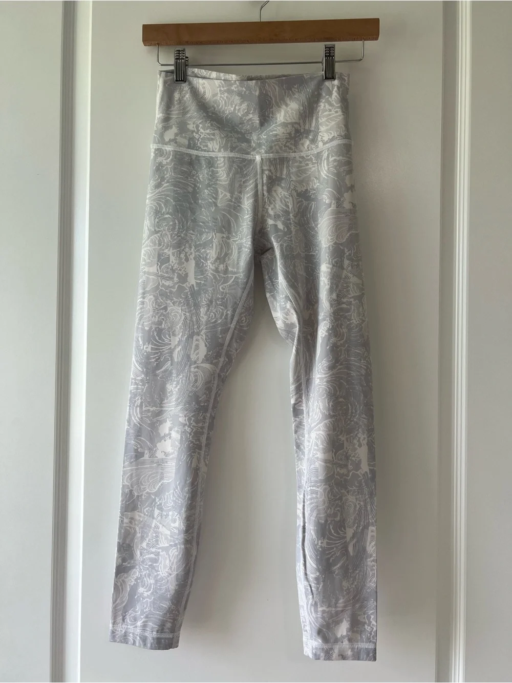 Lululemon RARE Wunder Under High Rise Tight Eternal Wave White Grey Leggings 6